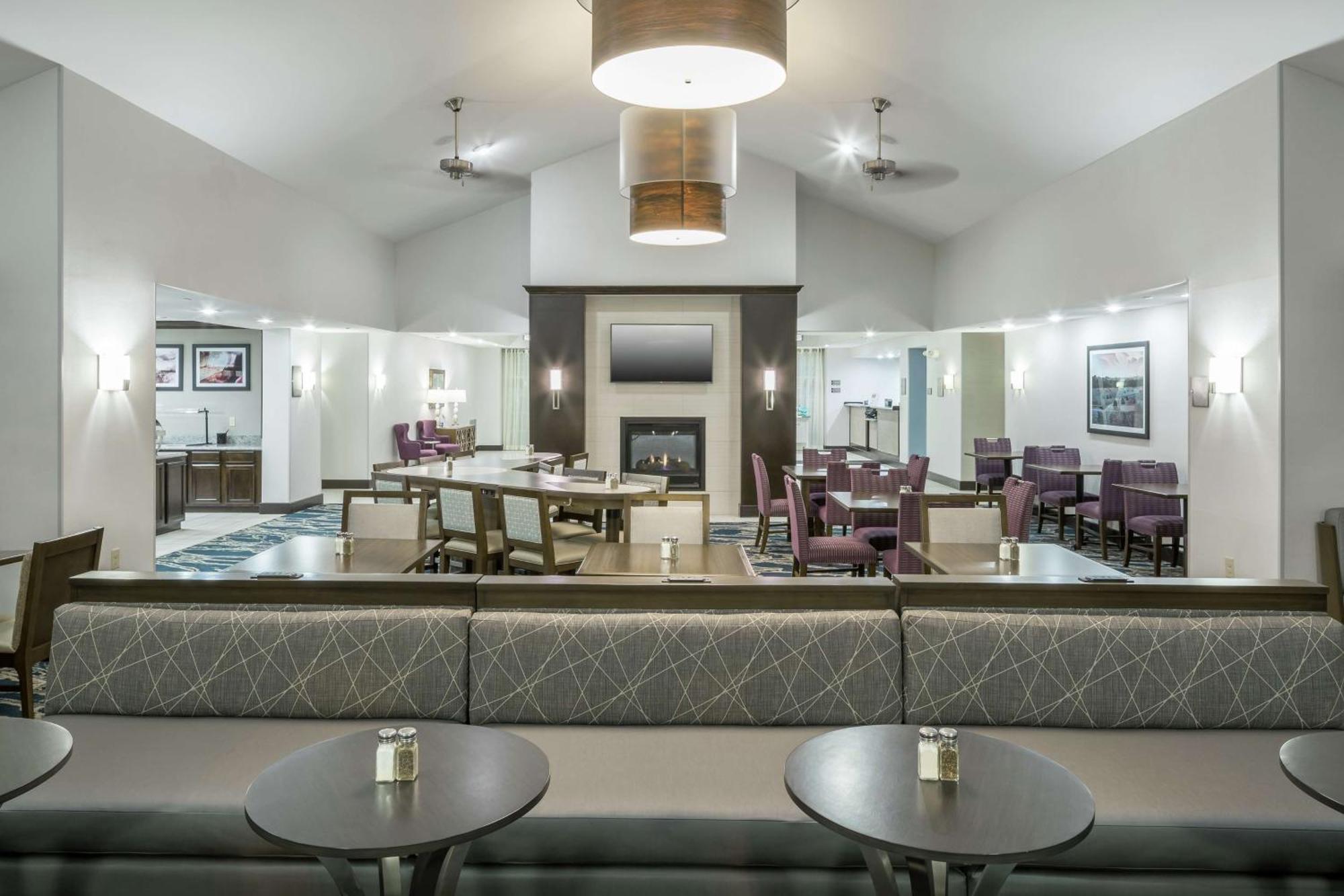 Homewood Suites By Hilton Cedar Rapids-North Exteriör bild