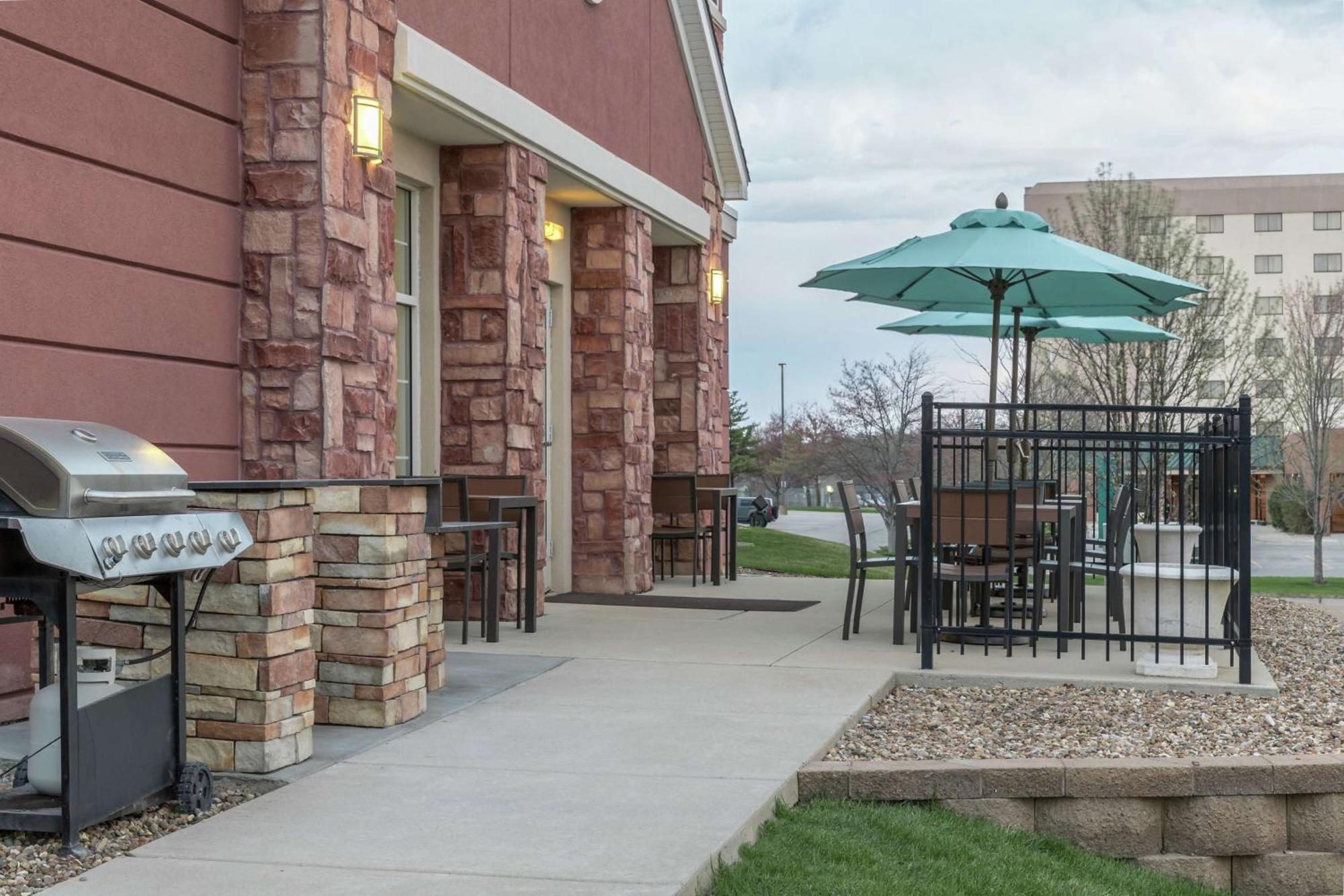 Homewood Suites By Hilton Cedar Rapids-North Exteriör bild